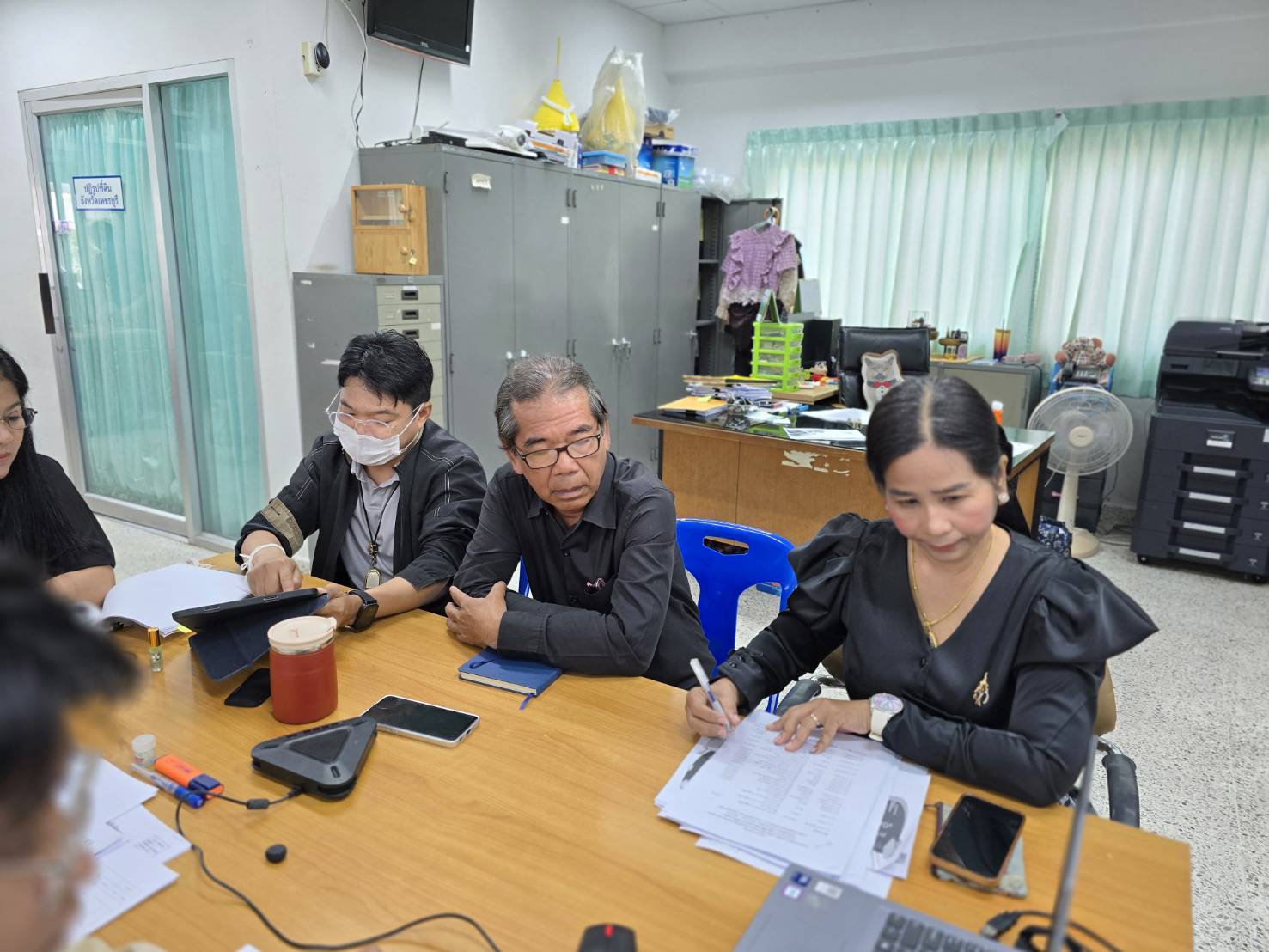 title - ปฏิรูปที่ดินจังหวัดเพชรบุรี พร้อมด้วย ผู้อำนวยการกลุ่ม/ฝ่าย ร่วมประชุมคณะทำงานติดตามเร่งรัดการใช้จ่ายเงินงบประมาณ ประจำปีงบประมาณ พ.ศ. 2569